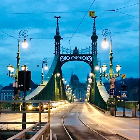 Liberty Bridge Zenta شقة