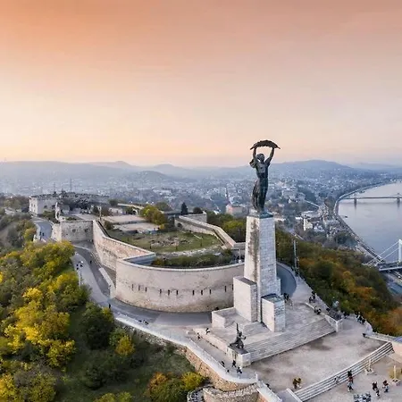 Liberty Bridge Zenta شقة *